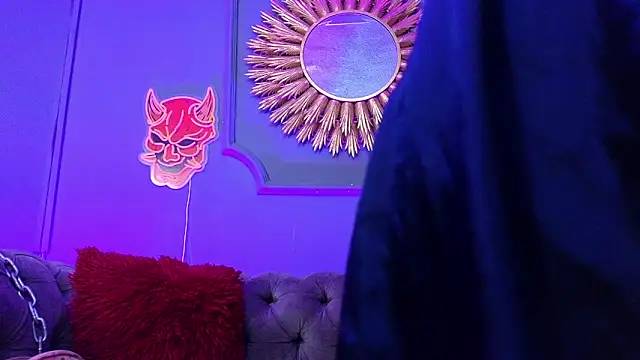 Julieta Russell online show from February 24, 1:10 pm