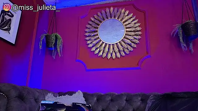 Snapshot of Julieta_Russell chatting on May 16, 11:42 am Julieta Russell online show from May 16, 11:42 am