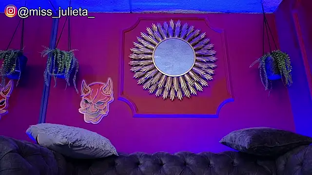 Snapshot of Julieta_Russell chatting on May 22, 11:38 am Julieta Russell online show from May 22, 11:38 am