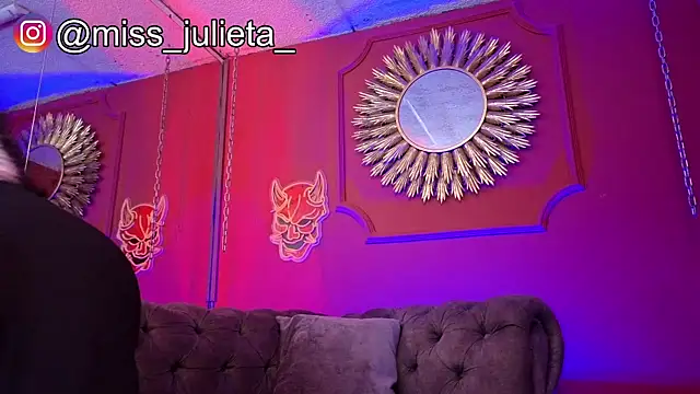 Snapshot of Julieta_Russell chatting on May 27, 12:02 pm Julieta Russell online show from May 27, 12:02 pm