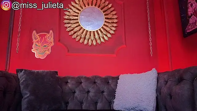 Snapshot of Julieta_Russell chatting on May 29, 11:41 am Julieta Russell online show from May 29, 11:41 am
