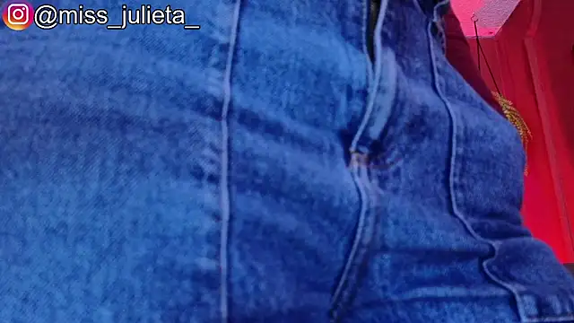 Snapshot of Julieta_Russell chatting on June 2, 11:45 am Julieta Russell online show from June 2, 11:45 am