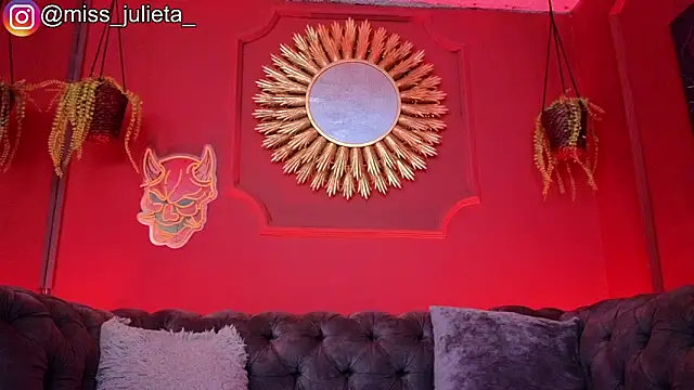 Snapshot of Julieta_Russell chatting on June 9, 12:17 pm Julieta Russell online show from June 9, 12:17 pm