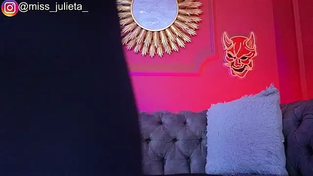 Snapshot of Julieta_Russell chatting on June 19, 12:20 pm Julieta Russell online show from June 19, 12:20 pm