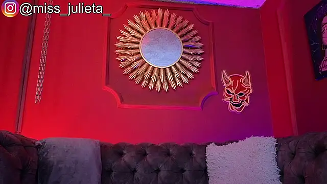 Snapshot of Julieta_Russell chatting on June 24, 12:37 pm Julieta Russell online show from June 24, 12:37 pm