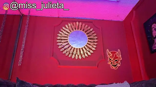 Snapshot of Julieta_Russell chatting on July 1, 11:56 am Julieta Russell online show from July 1, 11:56 am