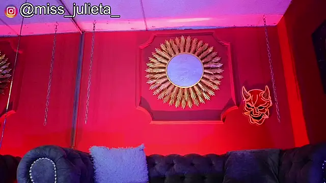 Snapshot of Julieta_Russell chatting on July 14, 1:06 pm Julieta Russell online show from July 14, 1:06 pm