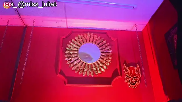 Snapshot of Julieta_Russell chatting on July 23, 11:19 am Julieta Russell online show from July 23, 11:19 am