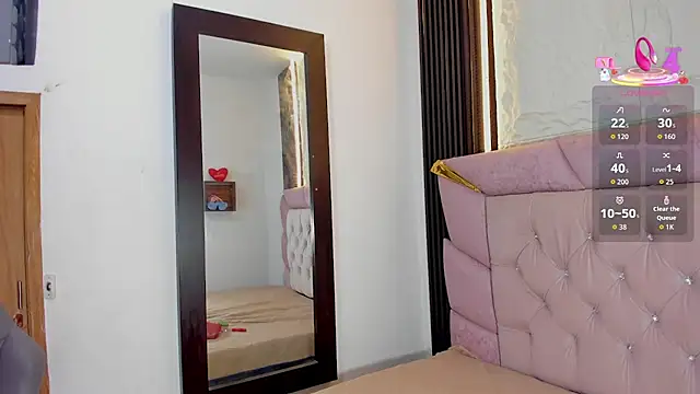 laurem-paulette online show from November 28, 7:49 pm