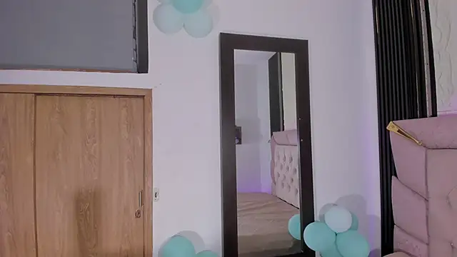 laurem-paulette online show from February 16, 7:10 pm