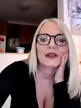 Snapshot of kikkastar chatting on December 10, 7:54 pm kikkastar online show from December 10, 7:54 pm