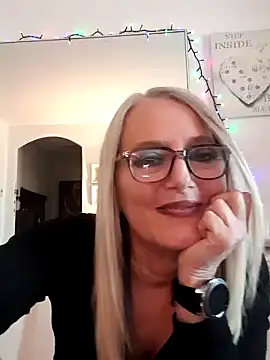 Snapshot of kikkastar chatting on December 16, 1:43 pm kikkastar online show from December 16, 1:43 pm