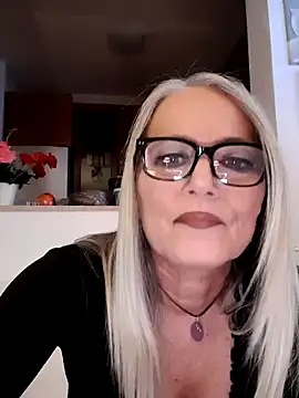 Snapshot of kikkastar chatting on December 17, 8:21 pm kikkastar online show from December 17, 8:21 pm