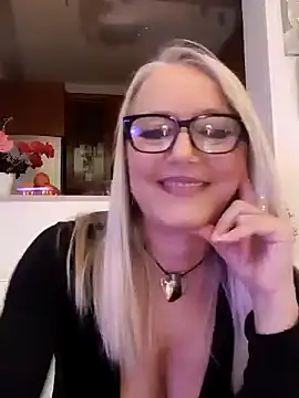 Snapshot of kikkastar chatting on December 19, 8:13 pm kikkastar online show from December 19, 8:13 pm