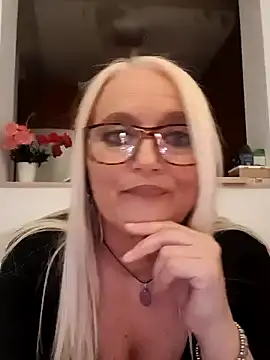 Snapshot of kikkastar chatting on December 29, 8:37 pm kikkastar online show from December 29, 8:37 pm