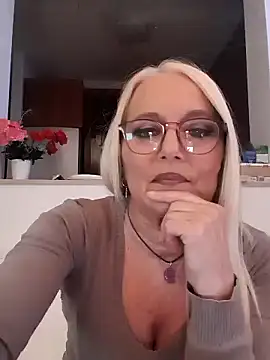 Snapshot of kikkastar chatting on December 30, 8:36 pm kikkastar online show from December 30, 8:36 pm