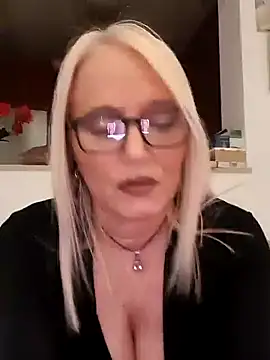 Snapshot of kikkastar chatting on January 19, 7:47 pm kikkastar online show from January 19, 7:47 pm