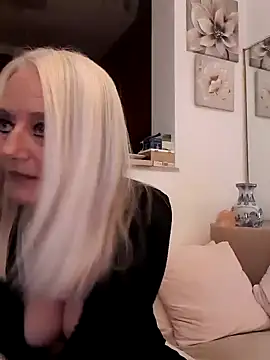 Snapshot of kikkastar chatting on January 23, 8:13 pm kikkastar online show from January 23, 8:13 pm