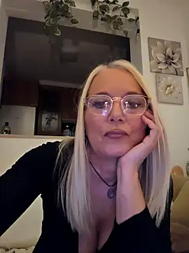 Snapshot of kikkastar chatting on February 11, 9:03 pm kikkastar online show from February 11, 9:03 pm