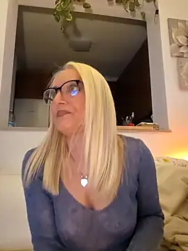 Snapshot of kikkastar chatting on February 25, 8:19 pm kikkastar online show from February 25, 8:19 pm