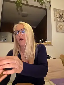 Snapshot of kikkastar chatting on March 3, 7:28 pm kikkastar online show from March 3, 7:28 pm