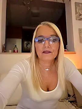 Snapshot of kikkastar chatting on October 28, 9:06 pm kikkastar online show from October 28, 9:06 pm