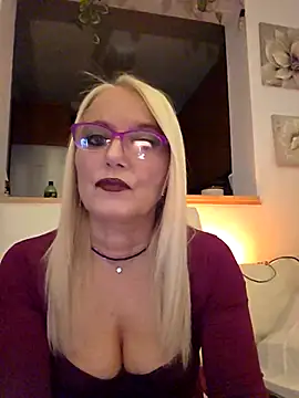 Snapshot of kikkastar chatting on November 30, 8:57 pm kikkastar online show from November 30, 8:57 pm