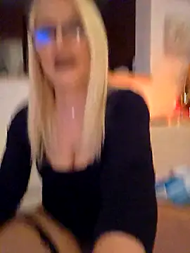 Snapshot of kikkastar chatting on December 3, 9:02 pm kikkastar online show from December 3, 9:02 pm