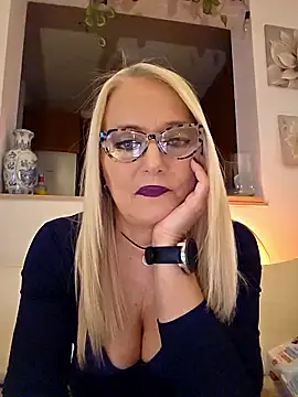 kikkastar online show from January 9, 9:05 pm