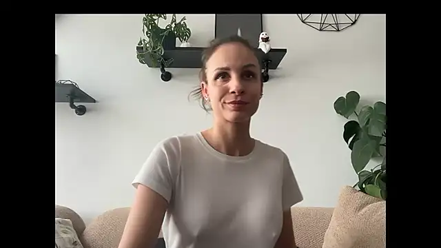 Snapshot of Mary_Wet chatting on April 1, 11:33 am Mary Wet online show from April 1, 11:33 am