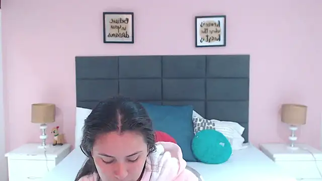 Snapshot of MadisonJenner chatting on December 27, 11:50 am MadisonJenner online show from December 27, 11:50 am