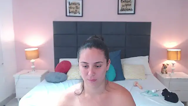 Snapshot of MadisonJenner chatting on February 3, 2:34 pm MadisonJenner online show from February 3, 2:34 pm