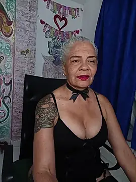 freyadevil333 online show from February 20, 5:26 am