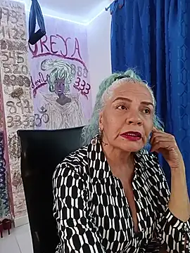 Snapshot of freyadevil333 chatting on June 17, 5:10 am freyadevil333 online show from June 17, 5:10 am