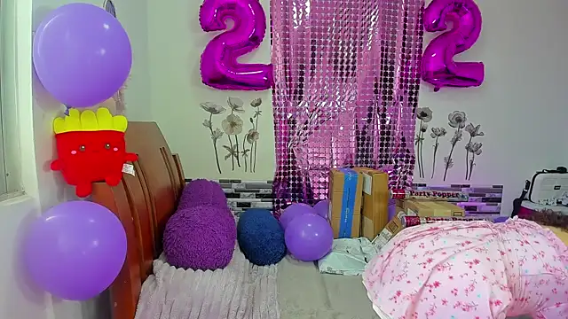 Snapshot of Angela_hank2 chatting on June 17, 1:12 pm Angela hank2 online show from June 17, 1:12 pm