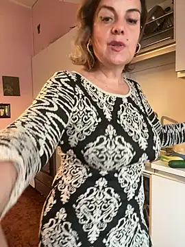 Snapshot of Sunbelxx chatting on October 31, 8:37 am Sunbelxx online show from October 31, 8:37 am