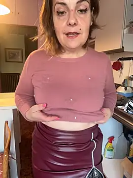 Snapshot of Sunbelxx chatting on November 11, 9:09 am Sunbelxx online show from November 11, 9:09 am