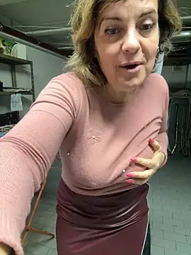 Snapshot of Sunbelxx chatting on November 17, 11:49 am Sunbelxx online show from November 17, 11:49 am