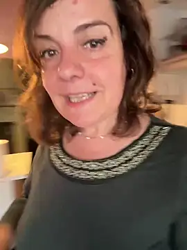 Snapshot of Sunbelxx chatting on May 6, 7:46 am Sunbelxx online show from May 6, 7:46 am