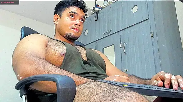 Big furry bear13 online show from January 9, 4:30 am