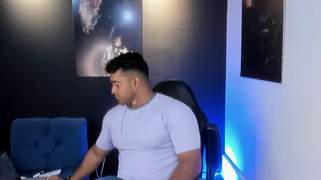 Big furry bear13 online show from November 2, 10:56 pm