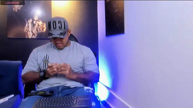 Big furry bear13 online show from November 7, 7:30 am