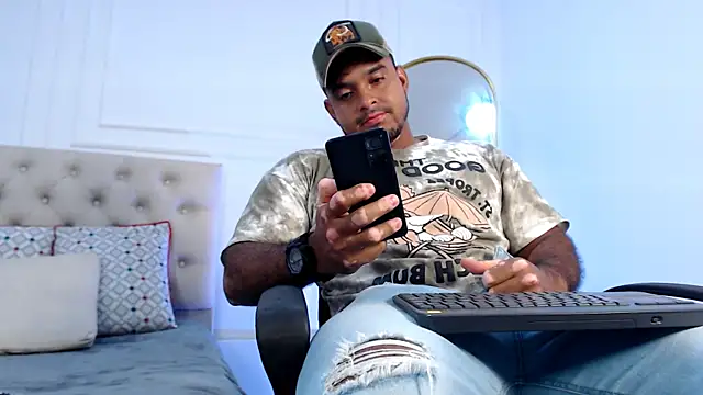 Big furry bear13 online show from January 10, 1:13 pm