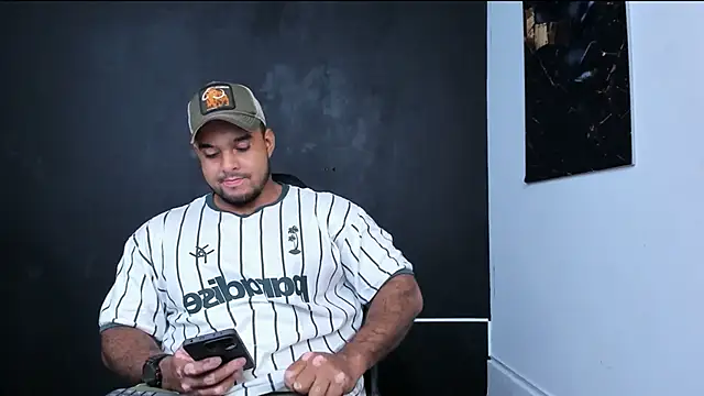 Big furry bear13 online show from February 14, 6:10 am