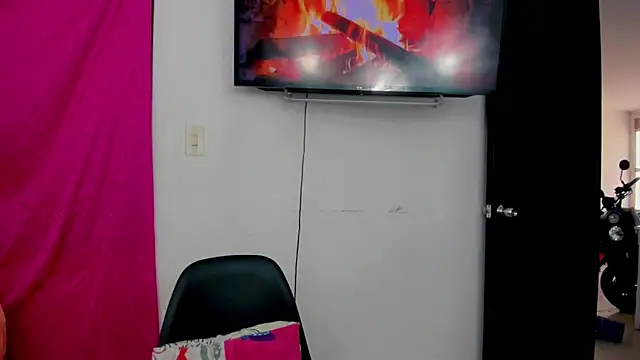 Snapshot of sunshine_uwu22 chatting on January 11, 6:01 pm sunshine uwu22 online show from January 11, 6:01 pm