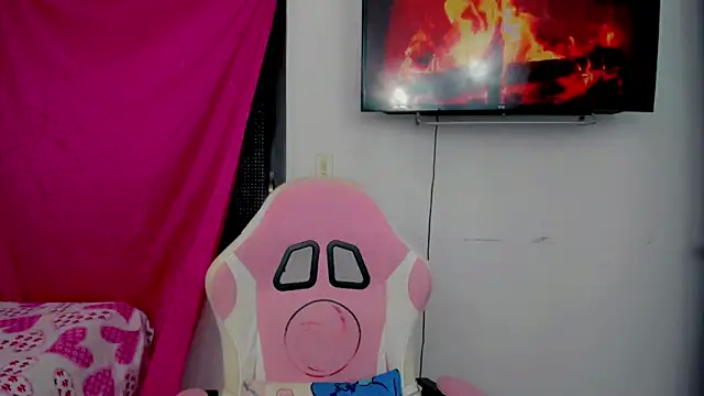 Snapshot of sunshine_uwu22 chatting on January 17, 9:28 pm sunshine uwu22 online show from January 17, 9:28 pm