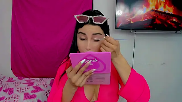 Snapshot of sunshine_uwu22 chatting on February 24, 6:36 pm sunshine uwu22 online show from February 24, 6:36 pm