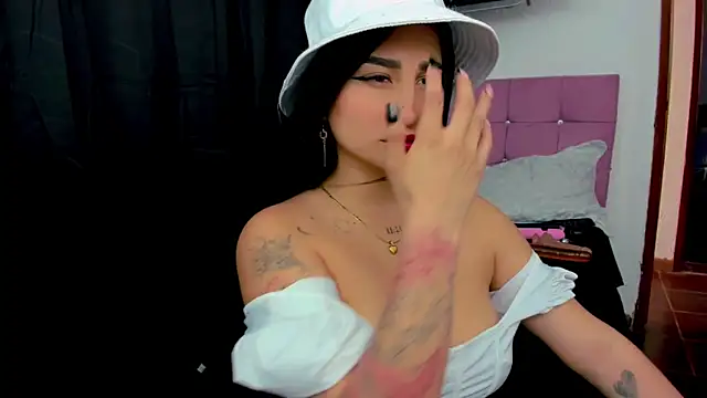 Snapshot of sunshine_uwu22 chatting on September 15, 6:52 pm sunshine uwu22 online show from September 15, 6:52 pm