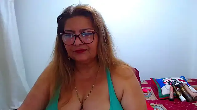 maturehot649 online show from December 18, 11:33 pm