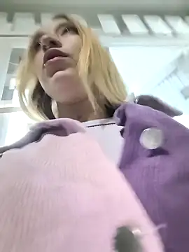 MollyCruz online show from December 21, 10:33 am